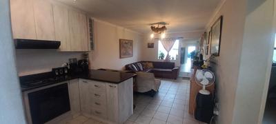 Apartment / Flat For Sale in Bothasig, Milnerton